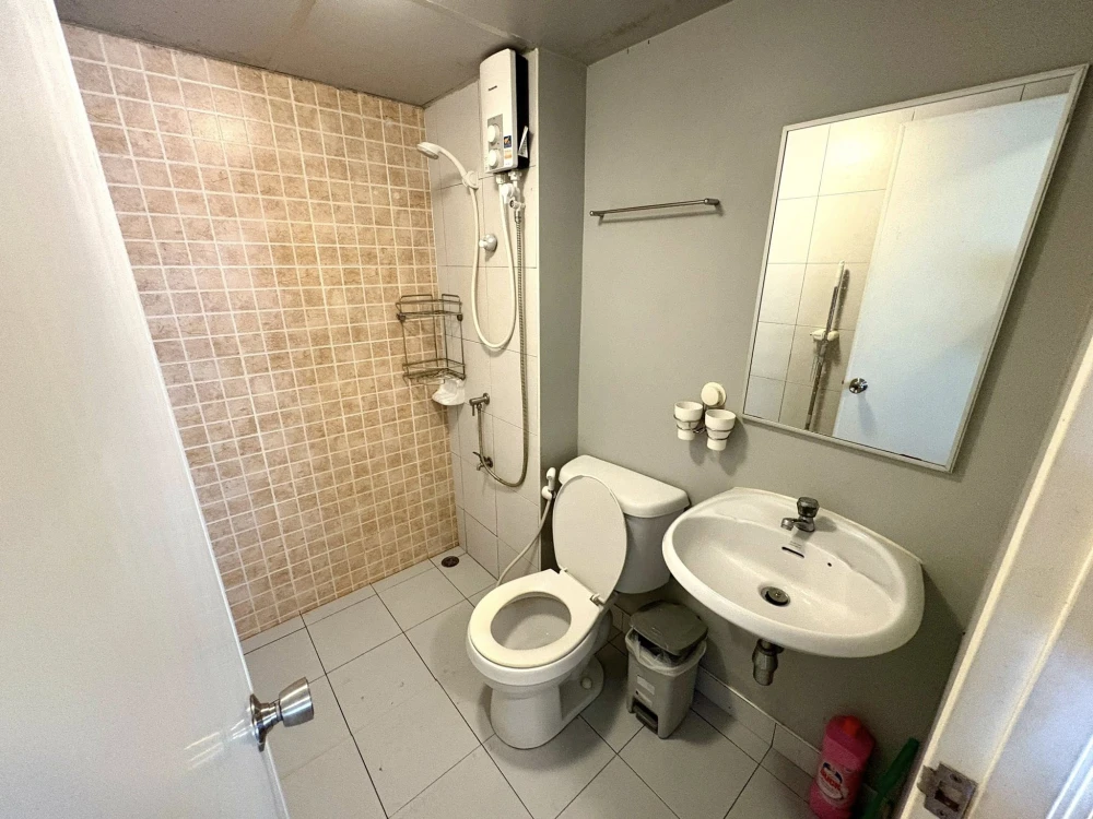 For rent: Lumpini Condo Town Romklao-Suvarnabhumi, ready to move in, fully furnished, reserve now at an affordable price.