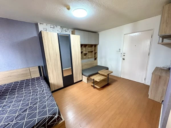 For rent: Lumpini Condo Town Romklao-Suvarnabhumi, ready to move in, fully furnished, reserve now at an affordable price.