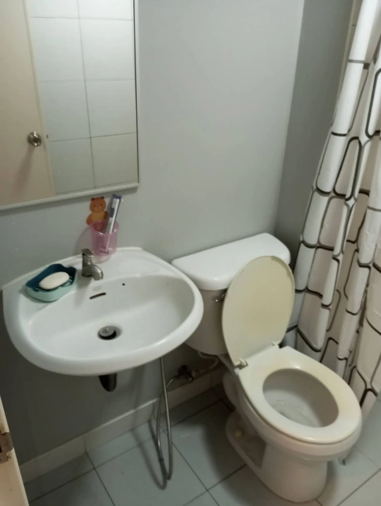 For rent: Lumpini Condo Town Romklao-Suvarnabhumi, ready to move in, fully furnished, affordable price. Reserve now!
