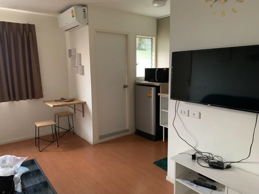 For rent: Lumpini Condo Town Romklao-Suvarnabhumi, ready to move in, spacious and comfortable room, just bring your suitcase!!!