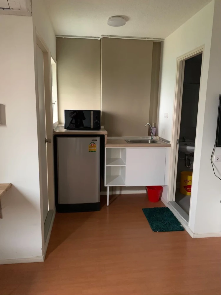 For rent: Lumpini Condo Town Romklao-Suvarnabhumi, ready to move in, spacious and comfortable room, just bring your suitcase!!!