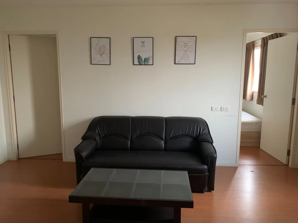 For rent: Lumpini Condo Town Romklao-Suvarnabhumi, ready to move in, spacious and comfortable room, just bring your suitcase!!!