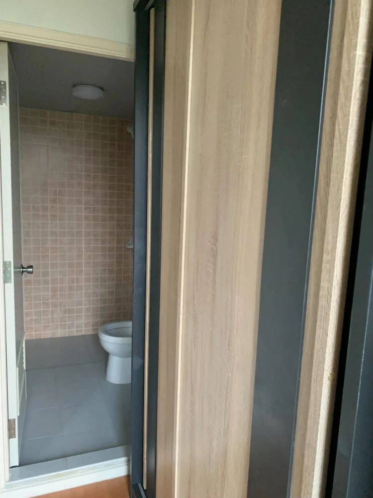 For rent: Lumpini Condo Town Romklao-Suvarnabhumi, ready to move in, spacious and comfortable room, just bring your suitcase!!!