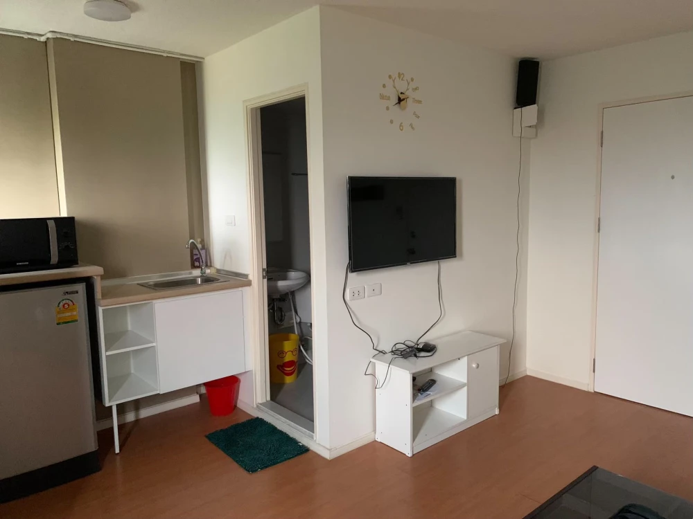 For rent: Lumpini Condo Town Romklao-Suvarnabhumi, ready to move in, spacious and comfortable room, just bring your suitcase!!!