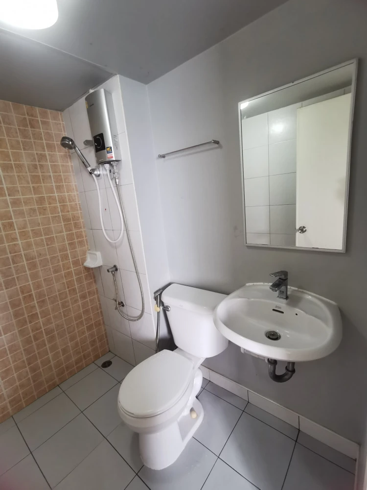 For rent: Lumpini Condo Town Romklao-Suvarnabhumi, studio room size 22 sq m., fully furnished, very worth booking.