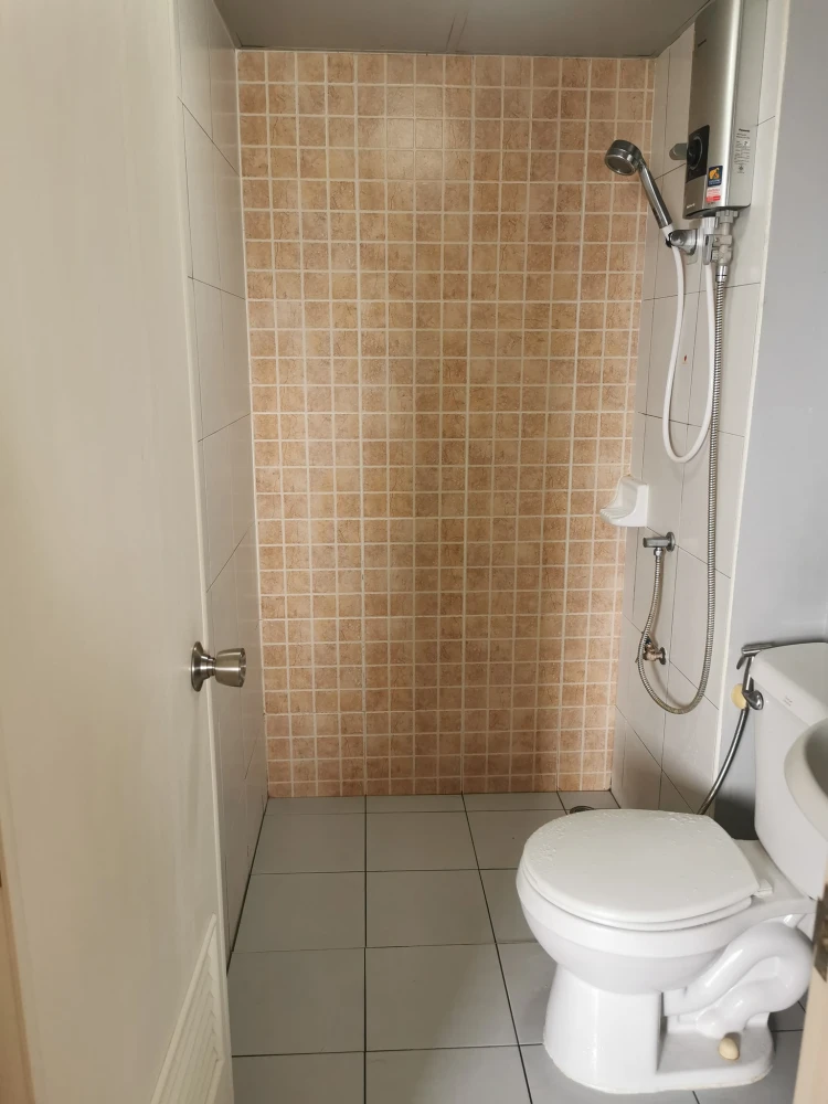 For rent: Lumpini Condo Town Romklao-Suvarnabhumi, studio room size 22 sq m., fully furnished, very worth booking.
