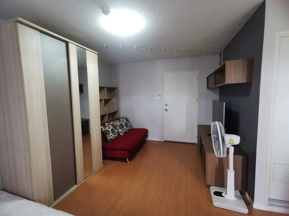 For rent: Lumpini Condo Town Romklao-Suvarnabhumi, studio room size 22 sq m., fully furnished, very worth booking.
