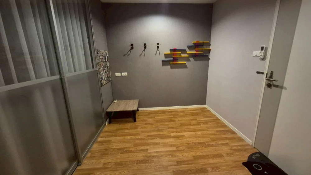 For rent: Lumpini Condo Town Phetkasem 98, 9th floor unit. Excellent location, fully furnished. What are you waiting for?