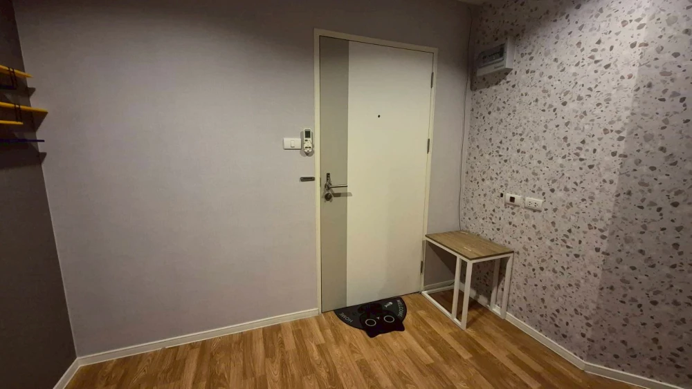 For rent: Lumpini Condo Town Phetkasem 98, 9th floor unit. Excellent location, fully furnished. What are you waiting for?
