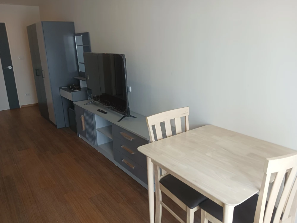 For rent: Lumpini Condo Town Ekamai 48, nice room, complete facilities, good price, hurry and book now.