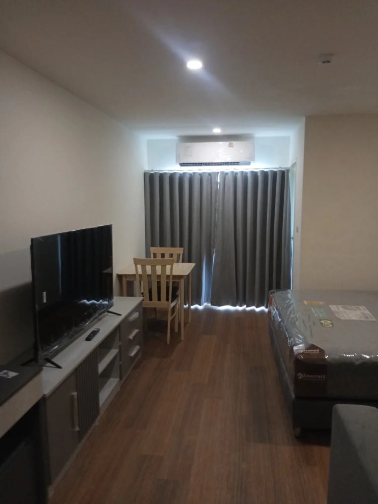 For rent: Lumpini Condo Town Ekamai 48, nice room, complete facilities, good price, hurry and book now.