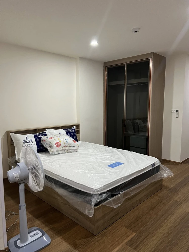 For rent: Lumpini Condo Town Ekachai 48, Building A2, 3rd floor, front zone building, garden view, room is not hot, very worth booking.