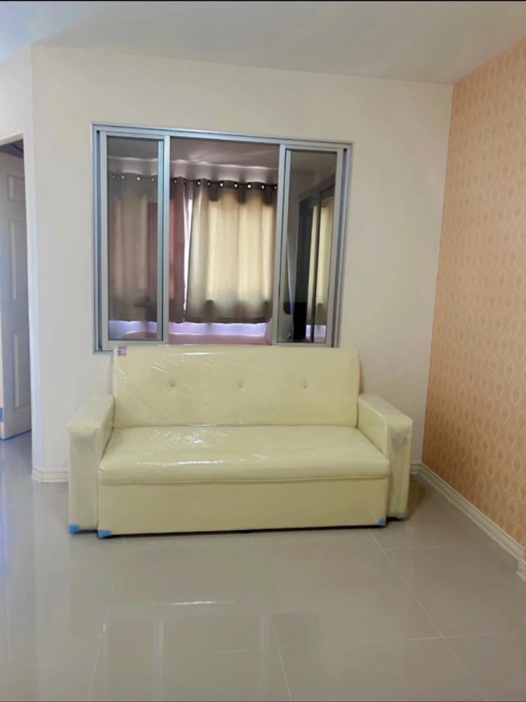 For rent: Lumpini Town Bodindecha-Ramkhamhaeng E, 2nd floor. Convenient location with 7/11 and shops on the ground floor – no need to walk far. Book n