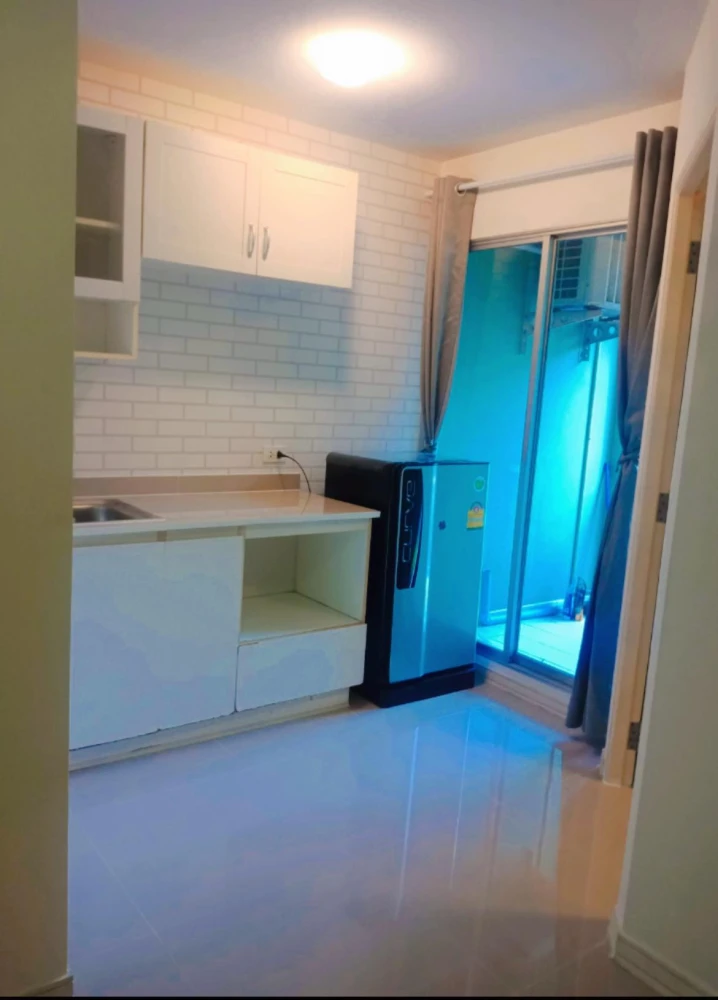 For rent: Lumpini Town Bodindecha-Ramkhamhaeng E, 2nd floor. Convenient location with 7/11 and shops on the ground floor – no need to walk far. Book n