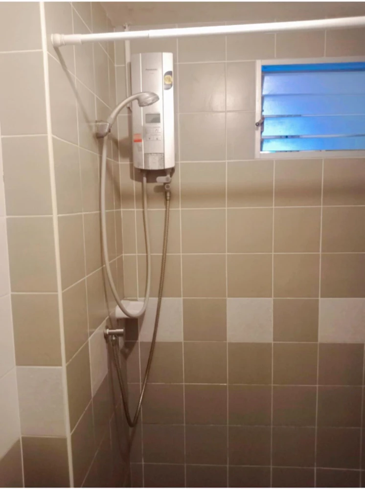 For rent: Lumpini Town Bodindecha-Ramkhamhaeng E, 2nd floor. Convenient location with 7/11 and shops on the ground floor – no need to walk far. Book n