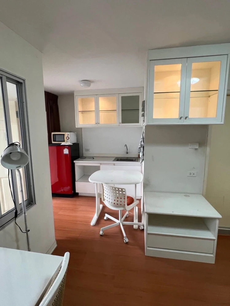 For rent: Lumpini Town Bodindecha-Ramkhamhaeng, Building D4, 7th floor, separate bedroom and living room. Furniture and appliances as shown in the pic