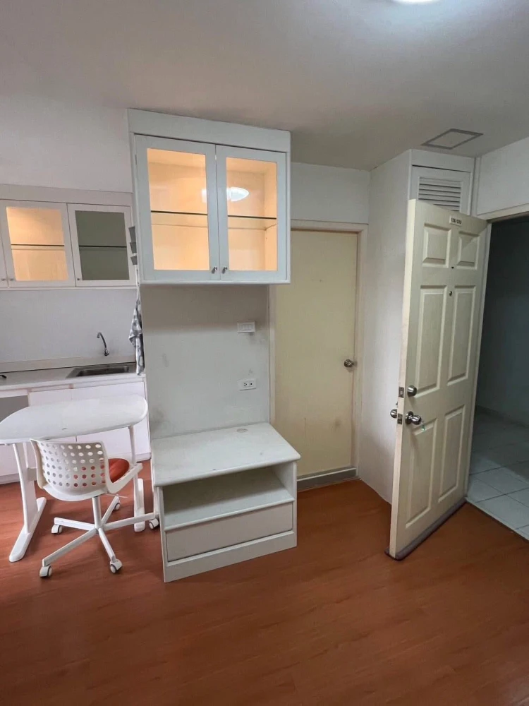 For rent: Lumpini Town Bodindecha-Ramkhamhaeng, Building D4, 7th floor, separate bedroom and living room. Furniture and appliances as shown in the pic