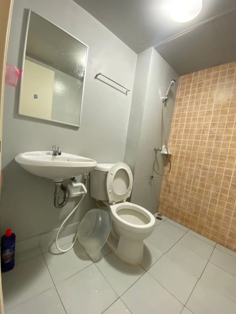 For rent, Lumpini Township, Rangsit, Khlong 1, 4th floor, nice room, plus a very good price. Book now before it slips away.
