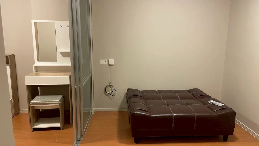 For rent: Lumpini Township Rangsit Klong 1, 26 sq.m. partitioned room, C8, 6th floor. Great price, includes washing machine. Book now!