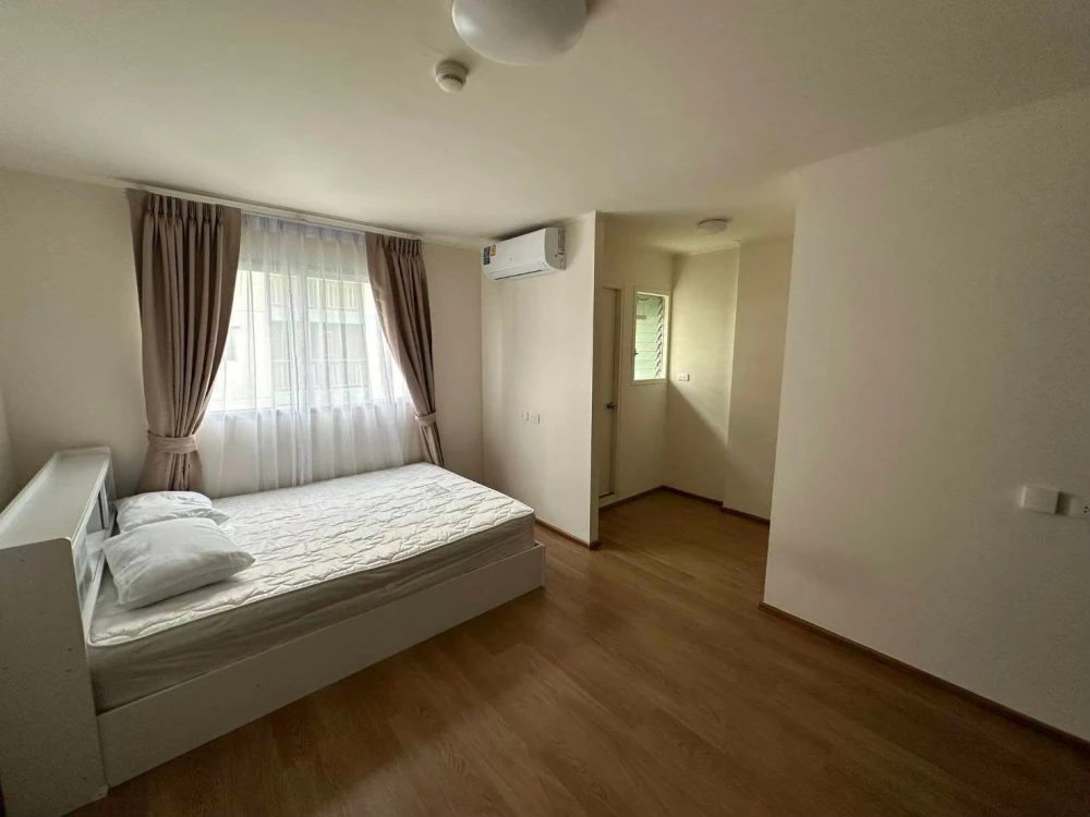 For rent: Lumpini Township Rangsit Khlong 1, 2 combined rooms, connected to each other, plenty of usable space, has a large built-in wardrobe, must re
