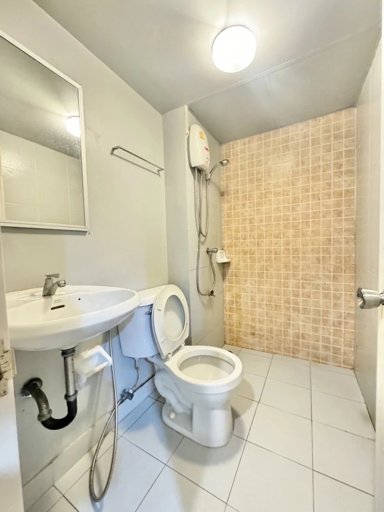 For rent: Lumpini Township Rangsit-Klong 1, ready to move in, great price, you'll regret it later.
