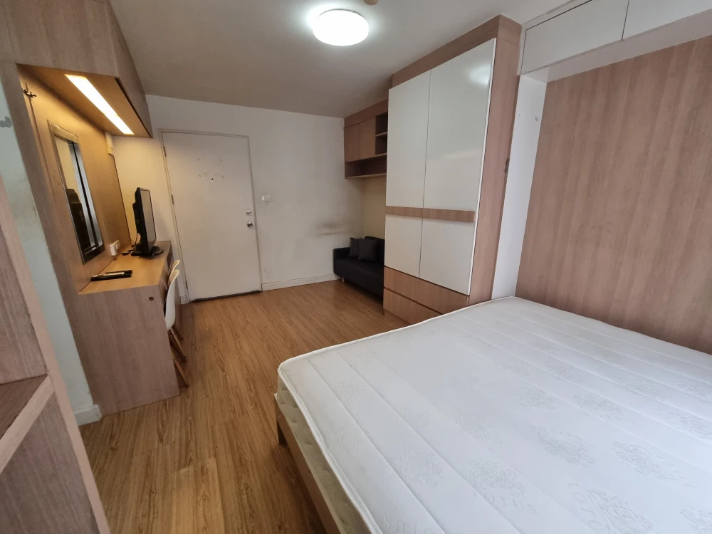 For rent: Lumpini Township Rangsit Khlong 1, studio room with built-in furniture throughout the room. This type must be reserved.