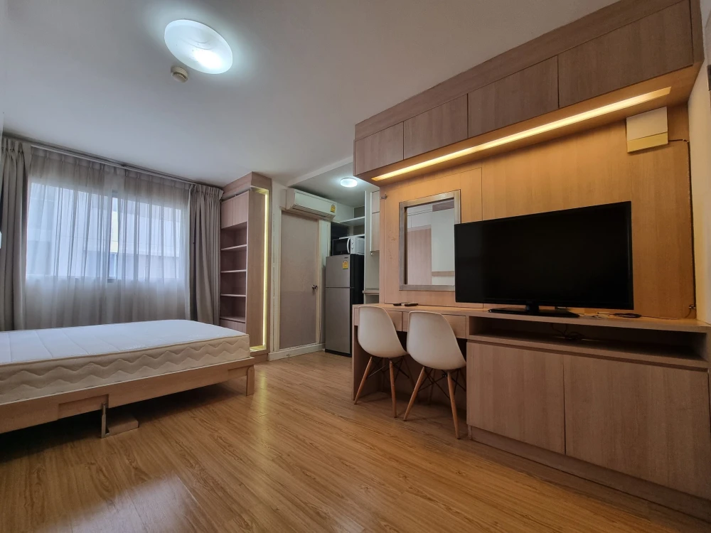 For rent: Lumpini Township Rangsit Khlong 1, studio room with built-in furniture throughout the room. This type must be reserved.
