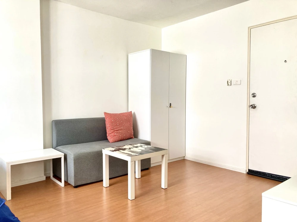 For rent: Lumpini Township Rangsit Klong 1, Building C7, 5th floor. Beautifully furnished unit with complete appliances, ready to move in.