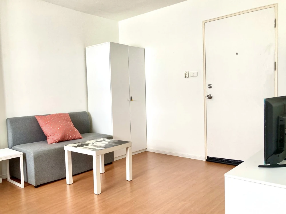 For rent: Lumpini Township Rangsit Klong 1, Building C7, 5th floor. Beautifully furnished unit with complete appliances, ready to move in.