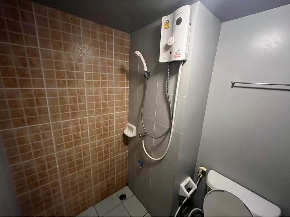 For rent: Lumpini Township Rangsit Khlong 1, Building G1, 7th floor, glass partition, separate area, complete electrical appliances, ready to move in!