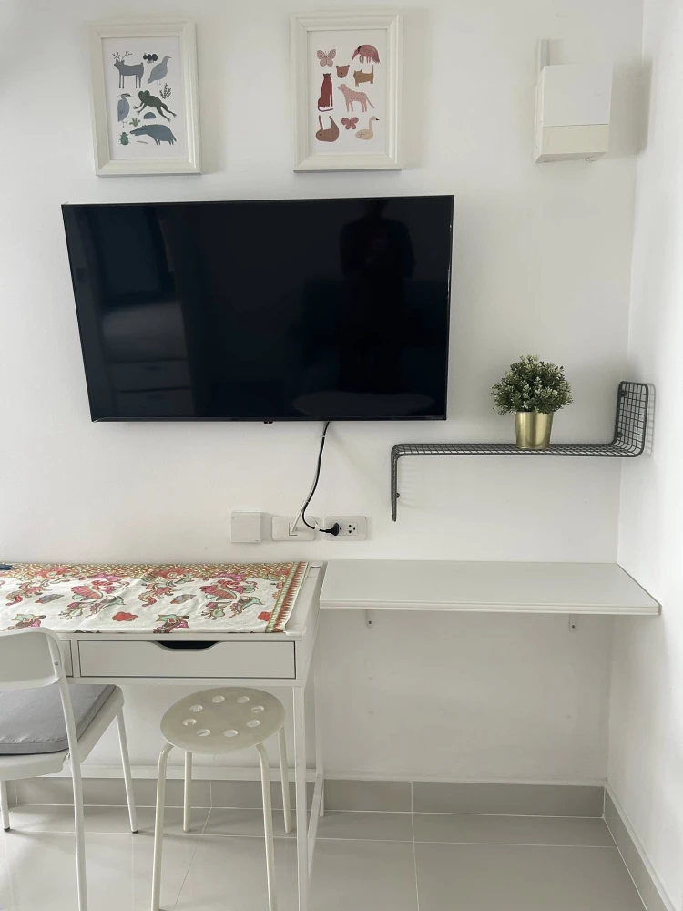 For rent: Lumpini Township Rangsit Khlong 1, front zone. This side has a balcony that's not hot. Beautiful room, minimalist, clean, fully furnished, g
