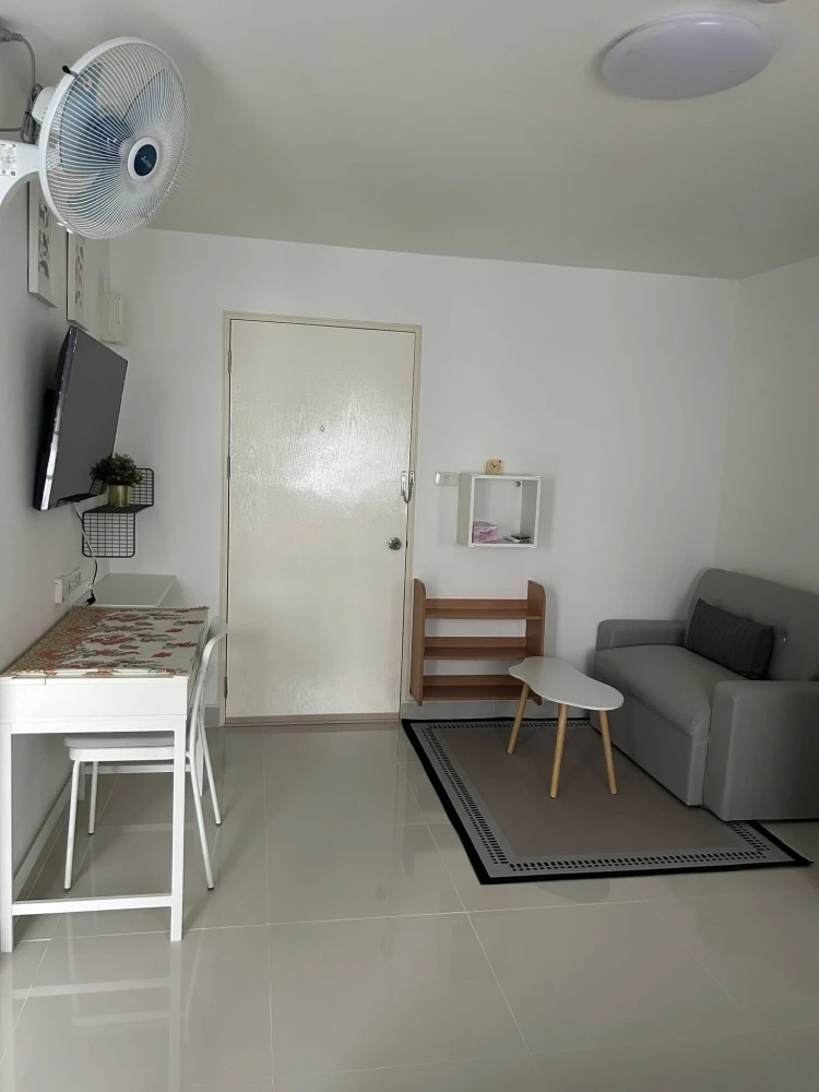 For rent: Lumpini Township Rangsit Khlong 1, front zone. This side has a balcony that's not hot. Beautiful room, minimalist, clean, fully furnished, g