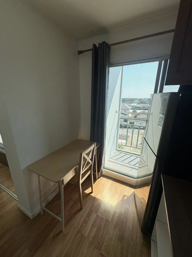 For rent: Lumpini Nawamin Sriburapha. The unit faces away from the building, offering peace and privacy. Grab it now!