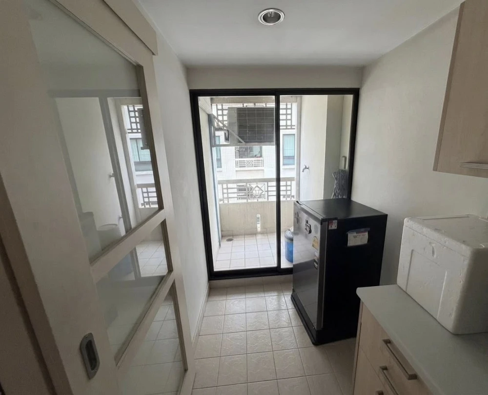 For rent: Lumpini Phahol-Sutthisan, Building B, 19th floor, large 2-bedroom unit, fully furnished. Book now!