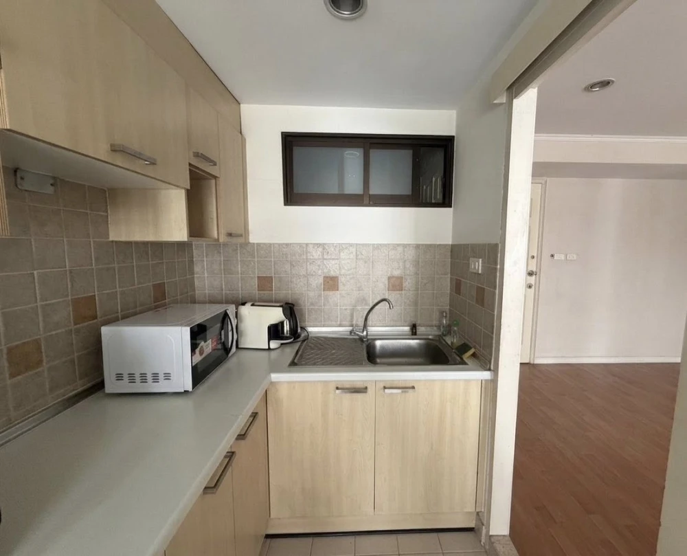 For rent: Lumpini Phahol-Sutthisan, Building B, 19th floor, large 2-bedroom unit, fully furnished. Book now!