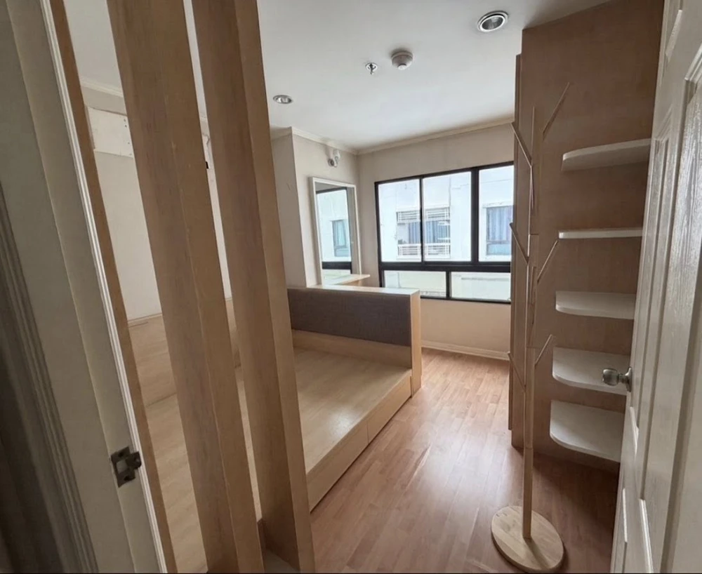For rent: Lumpini Phahol-Sutthisan, Building B, 19th floor, large 2-bedroom unit, fully furnished. Book now!