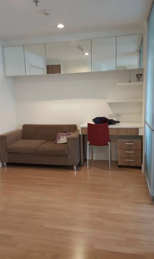 For rent: Lumpini Park Pinklao, a nice room, fully furnished, complete with appliances, affordable price. Reserve now!