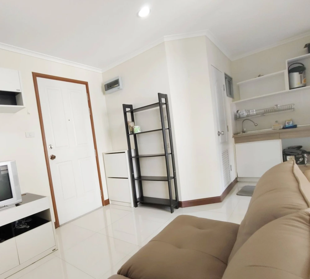 For rent: Lumpini Park Pinklao. Convenient location. Furnished as shown in the pictures, and includes appliances. Book now!