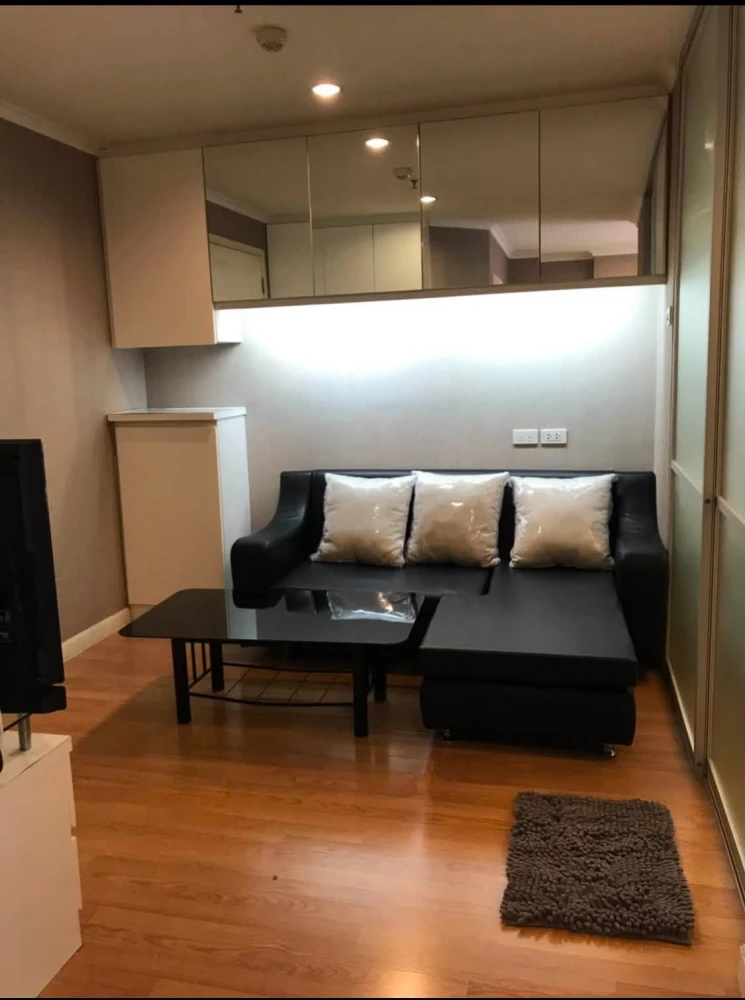 For rent: Lumpini Park Pinklao condo. Separate living room and kitchen. North facing with garden and pool view. Don't miss out!