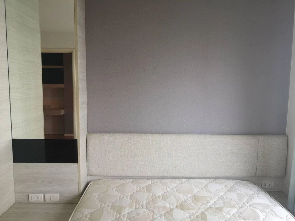 For rent: Lumpini Park Rama 9-Ratchada, a nice room, complete with furniture and appliances, reasonable price, hurry and reserve now.