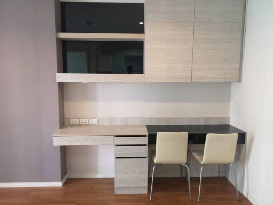 For rent: Lumpini Park Rama 9-Ratchada, a nice room, complete with furniture and appliances, reasonable price, hurry and reserve now.