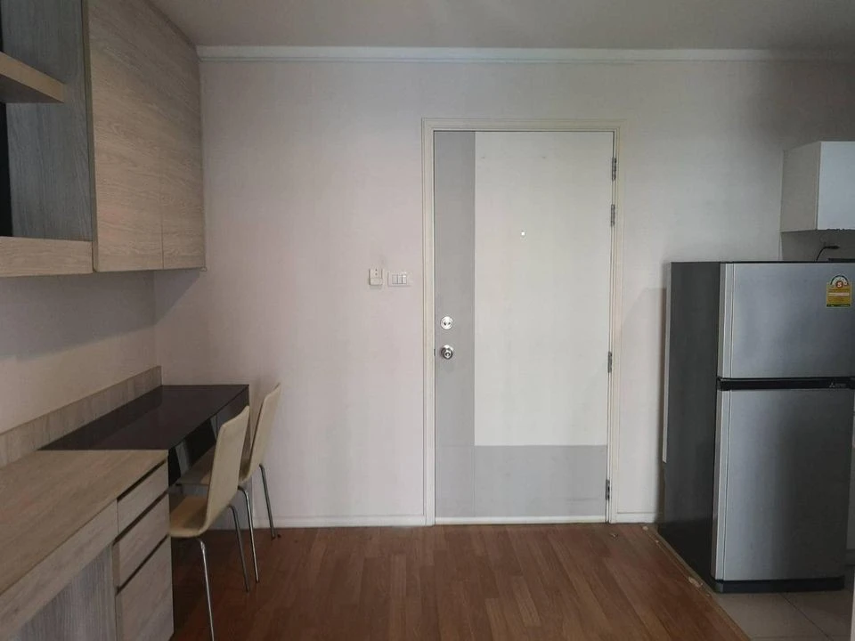 For rent: Lumpini Park Rama 9-Ratchada, a nice room, complete with furniture and appliances, reasonable price, hurry and reserve now.
