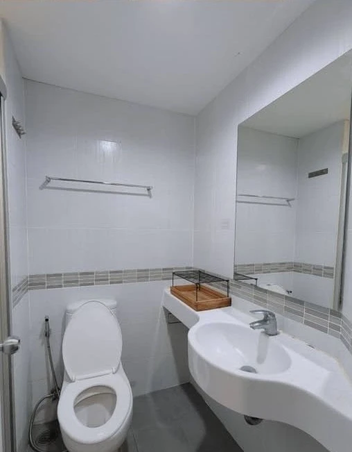 For rent: Lumpini Park Rama 9-Ratchada, 27 sq.m. room with city view towards RCA, loft style built-in furniture. Book now before it's too late!