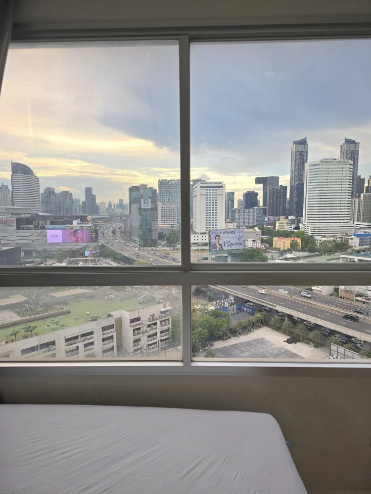 For sale rent: Lumpini Park Rama 9-Ratchada, corner room with great privacy, complete with electrical appliances. Must reserve now.