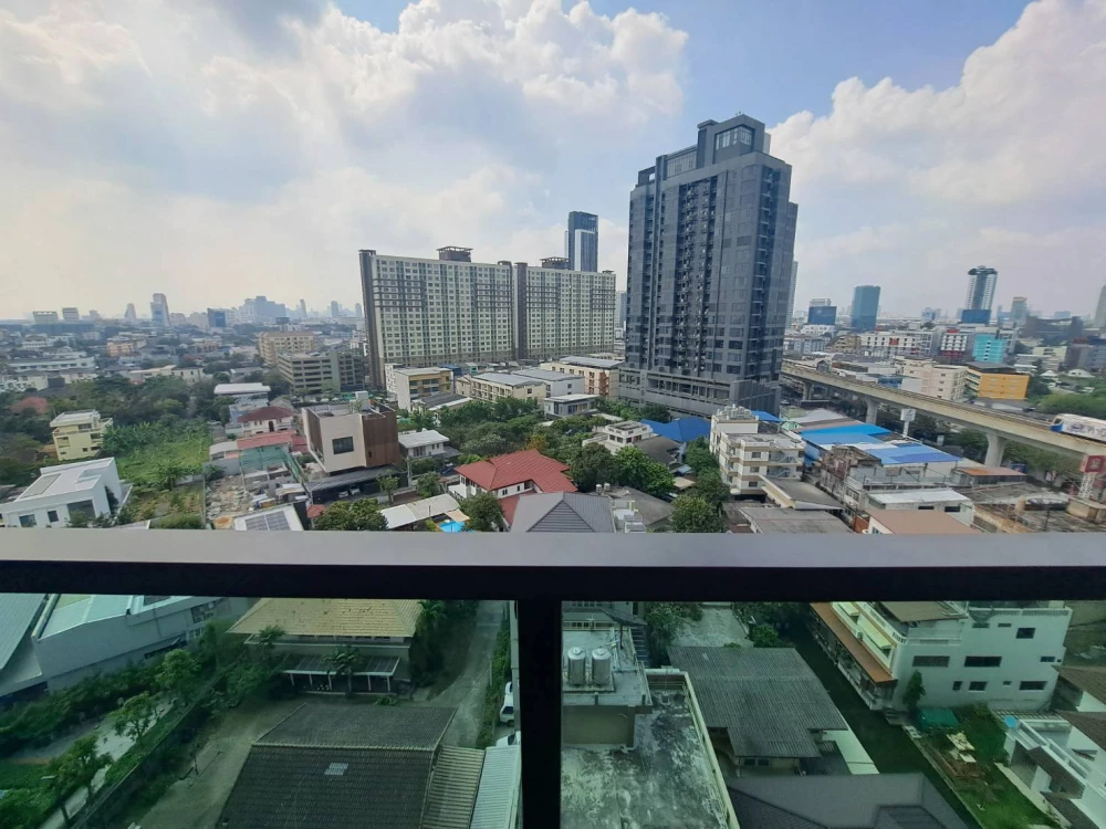 For rent: Lumpini Park Phaholyothin 32, 11th floor, beautiful view, fully furnished with basic furniture. Ready to move in.