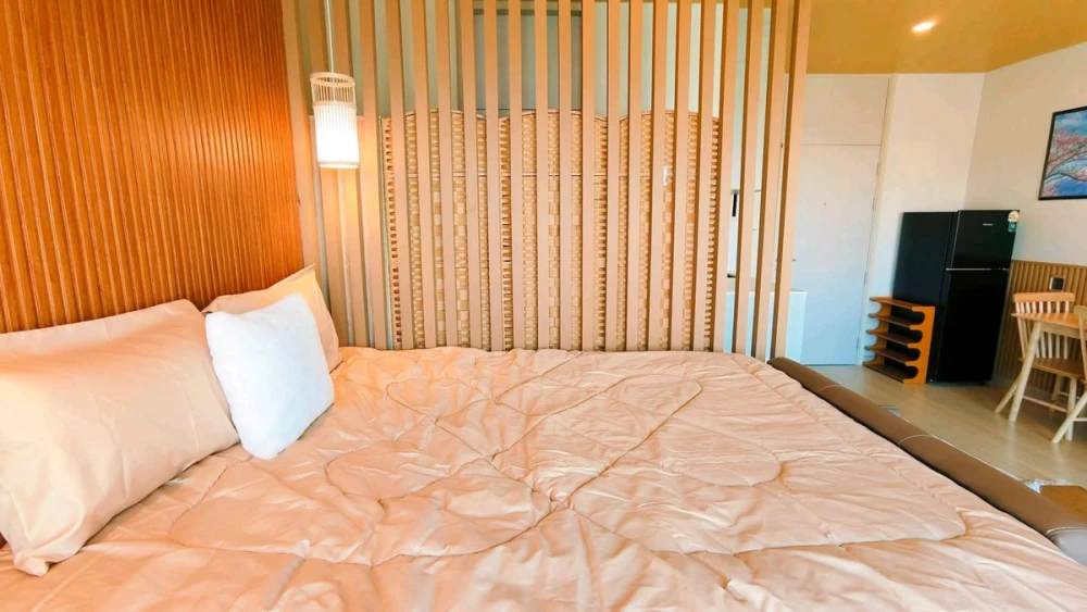 For rent: Lumpini Park Phahol 32. Japanese-style decorated room with tatami bed and ladder. Beautiful, unblocked view. Book now!