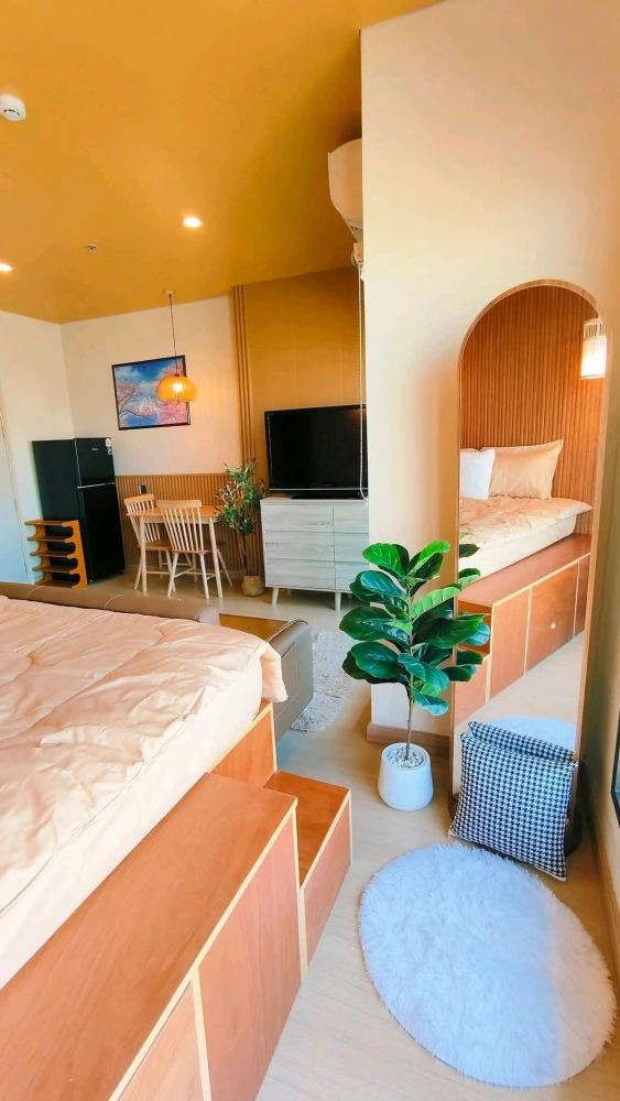 For rent: Lumpini Park Phahol 32. Japanese-style decorated room with tatami bed and ladder. Beautiful, unblocked view. Book now!