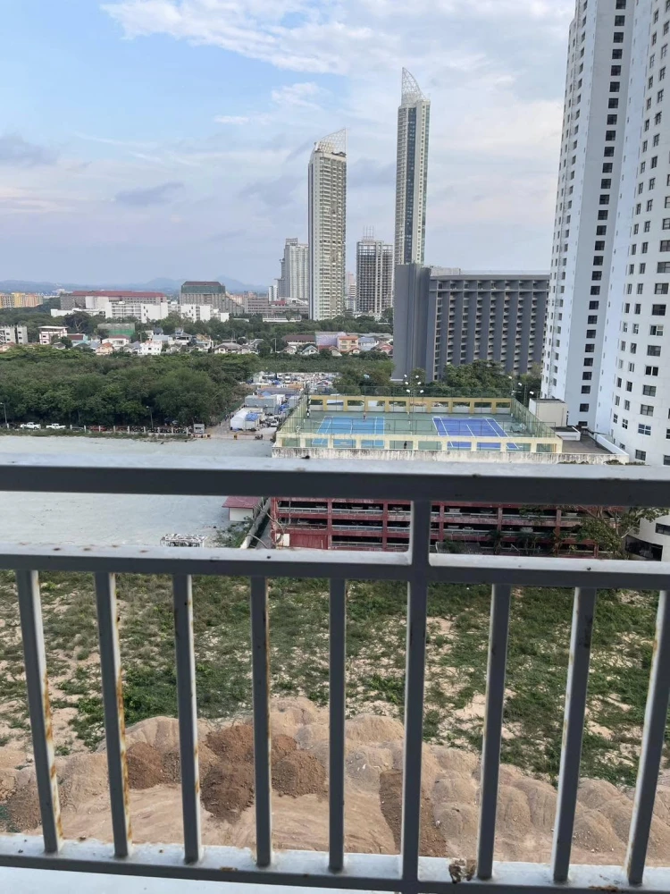 For rent: Lumpini Park Beach Jomtien, beautifully decorated built-in throughout the room, complete electrical appliances, just bring your bags and mov