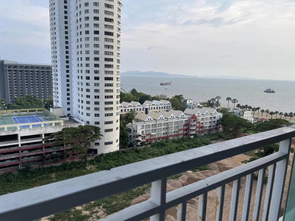 For rent: Lumpini Park Beach Jomtien, beautifully decorated built-in throughout the room, complete electrical appliances, just bring your bags and mov