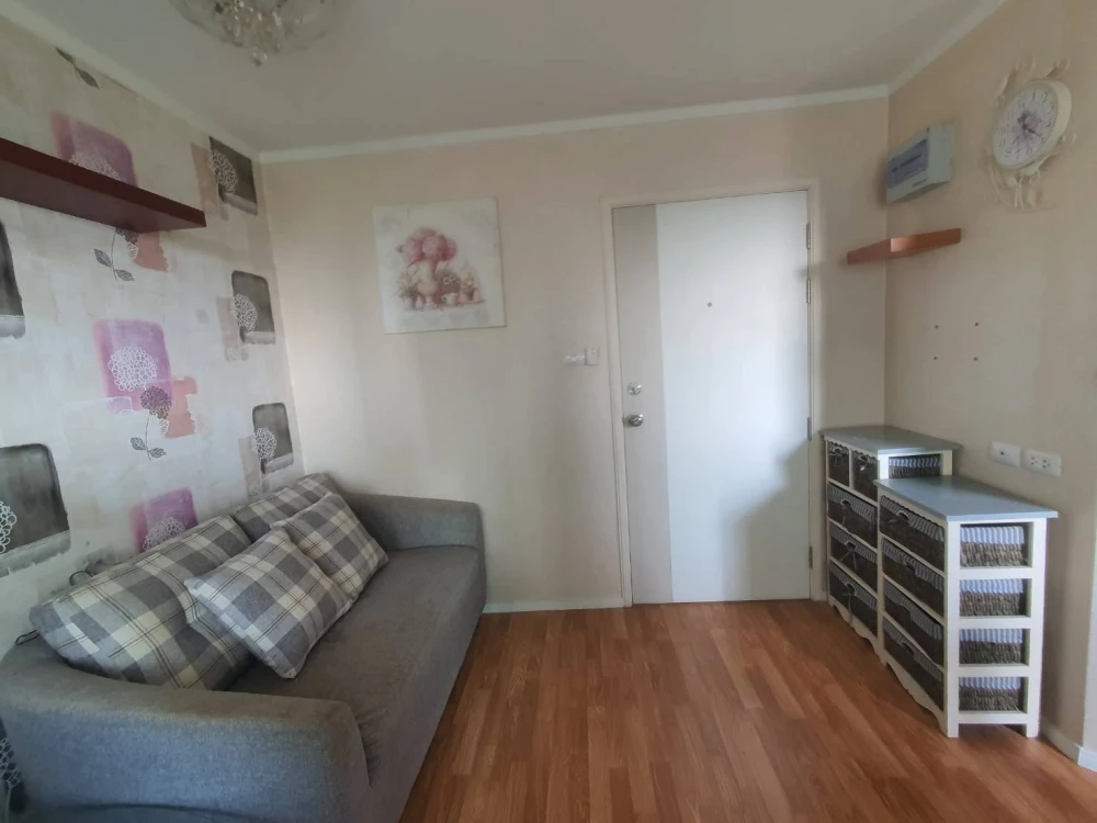 For rent: Lumpini Ville Naklua - Wongamat. A good-sized room with a well-designed layout, including a relaxation area, workspace, kitchen area, and a